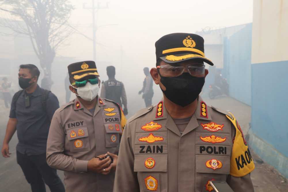 Dirikan Posko, Ratusan Polisi Bantu Evakuasi Warga Sekitar TPA Rawa Kucing