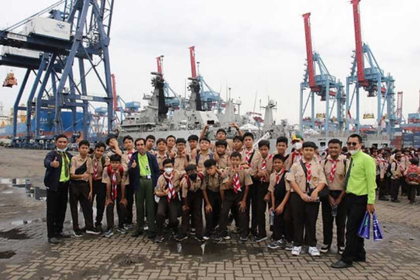 Field Trip SMPIT Granada Tangerang Ajak Siswa Kunjungi Kapal Perang