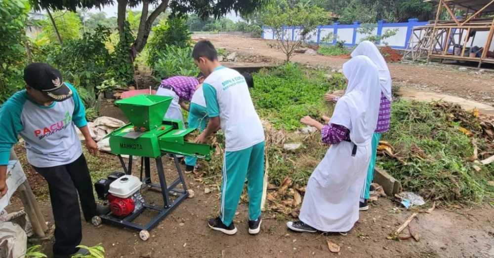 Siswa SMPN 4 Curug Diajarkan Mengolah Sampah Organik