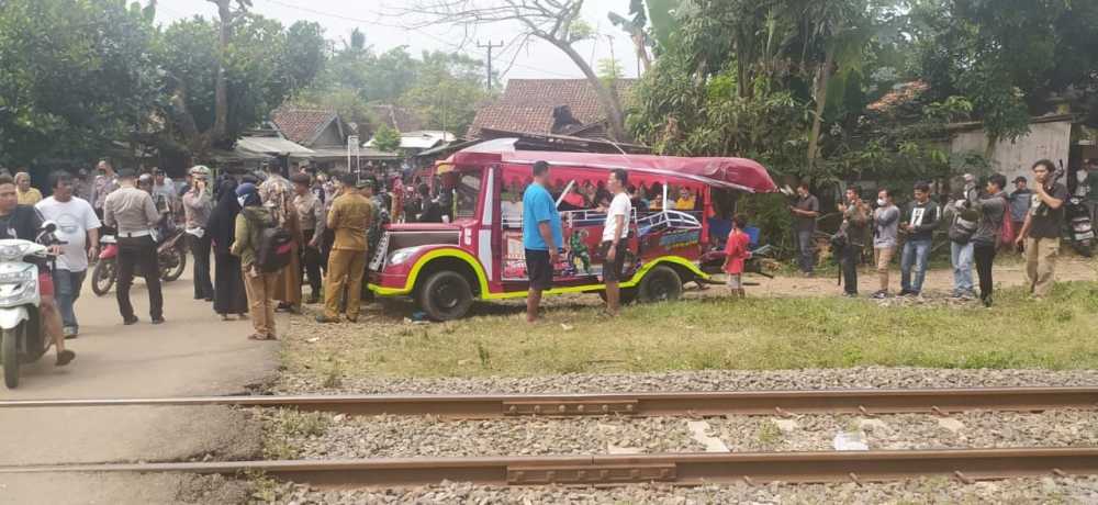 Fokus Menikmati Musik Dihantam Kereta, 9 Tewas