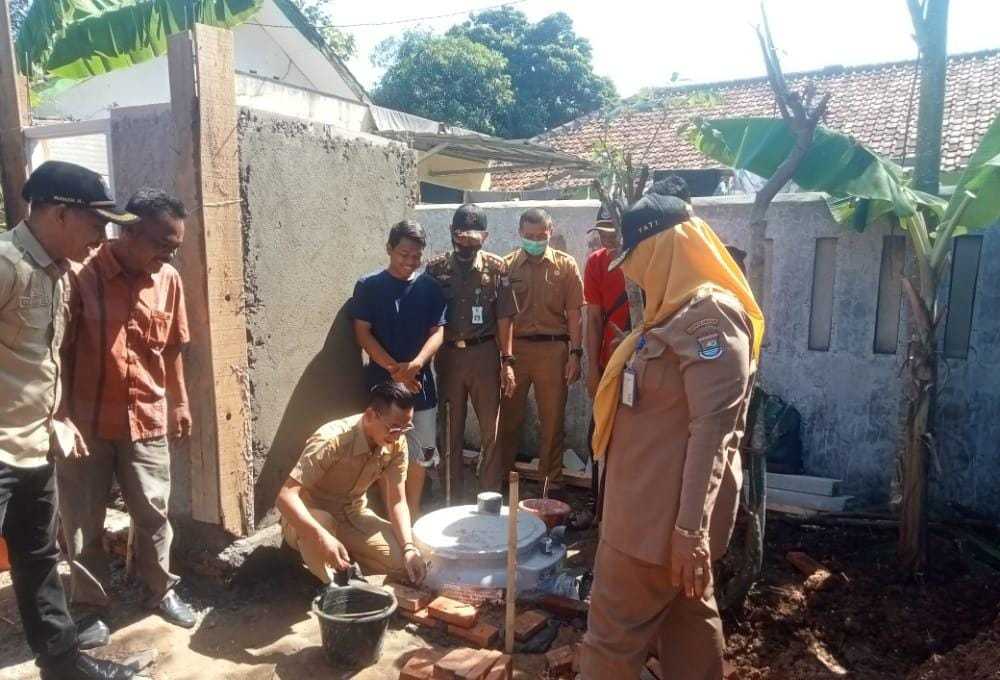 Puluhan Warga Sukamulya Tak Punya WC