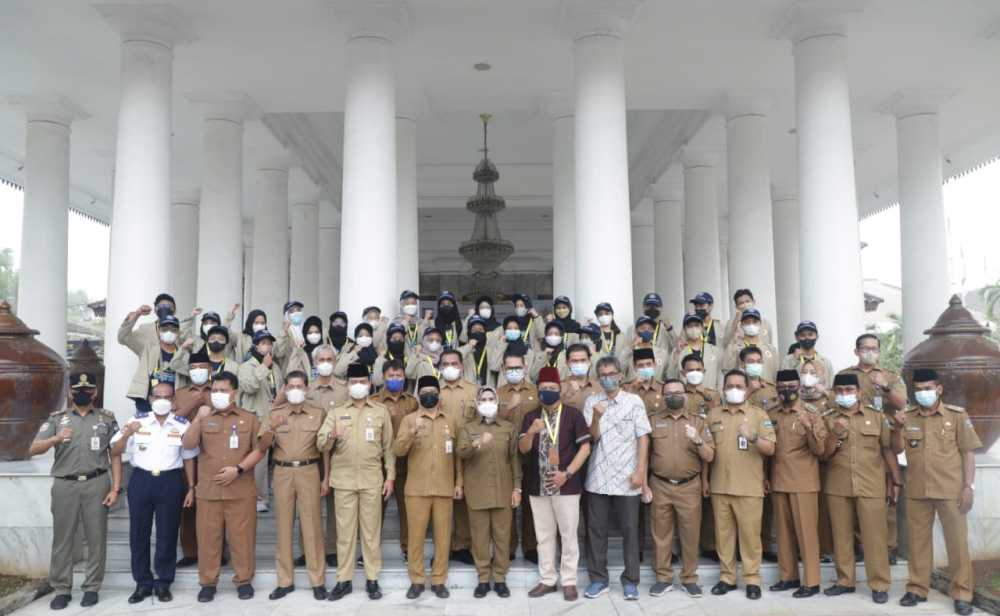 30 Mahasiswa UGM KKN di Tanara dan Pedaleman