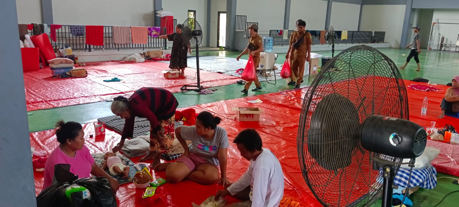 Korban Kebakaran Masih Menetap di GOR Neglasari, Baznas Berikan Bantuan Sebesar Rp 5 Juta untuk Sewa Rumah