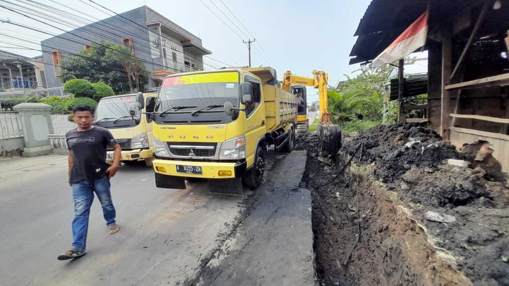 Saluran Air Jalan Rajeg Rajawali Mulai Diperbaiki