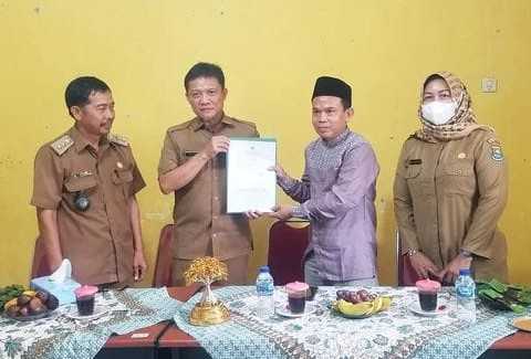 Pengrajin Piala di Sepatan Dapat Legalitas Usaha