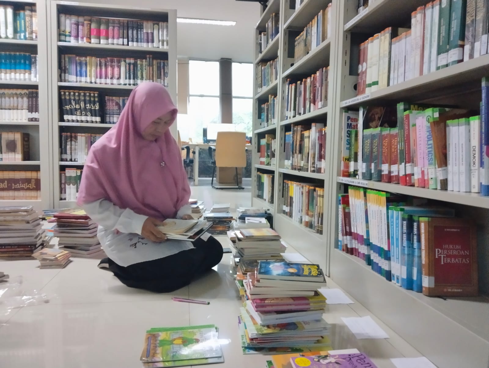 Perpus Saidja Adinda Dapat Hibah Ribuan Buku