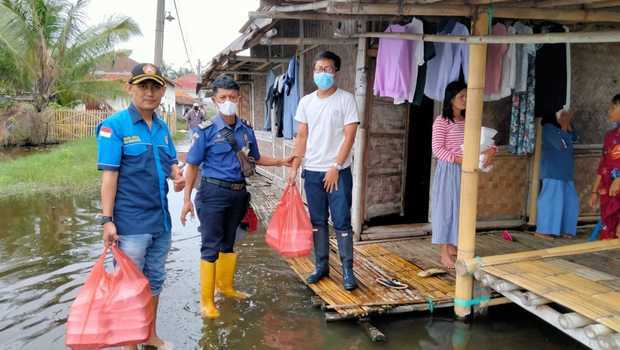 Tiga Bulan Banjir Tidak Surut, Rumah Kades Digeruduk Warga