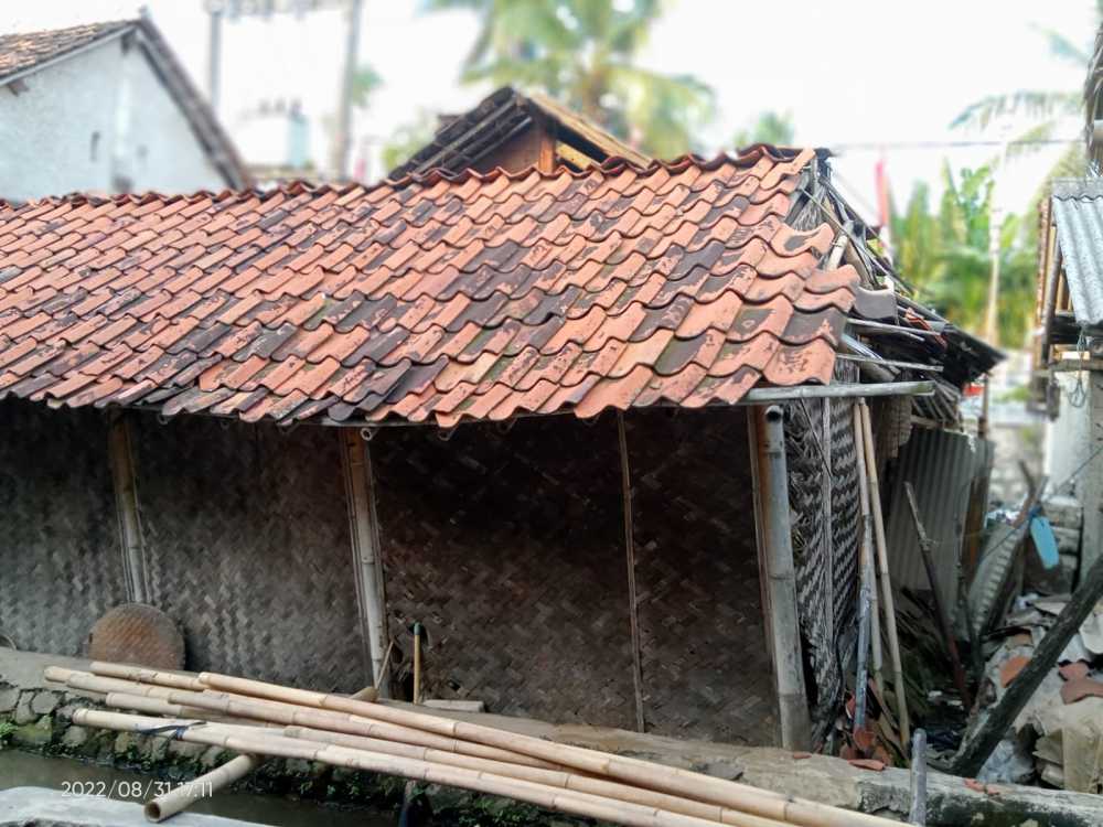 Kades Kohod Terkesan Cuek Rumah Reyot Tetangganya