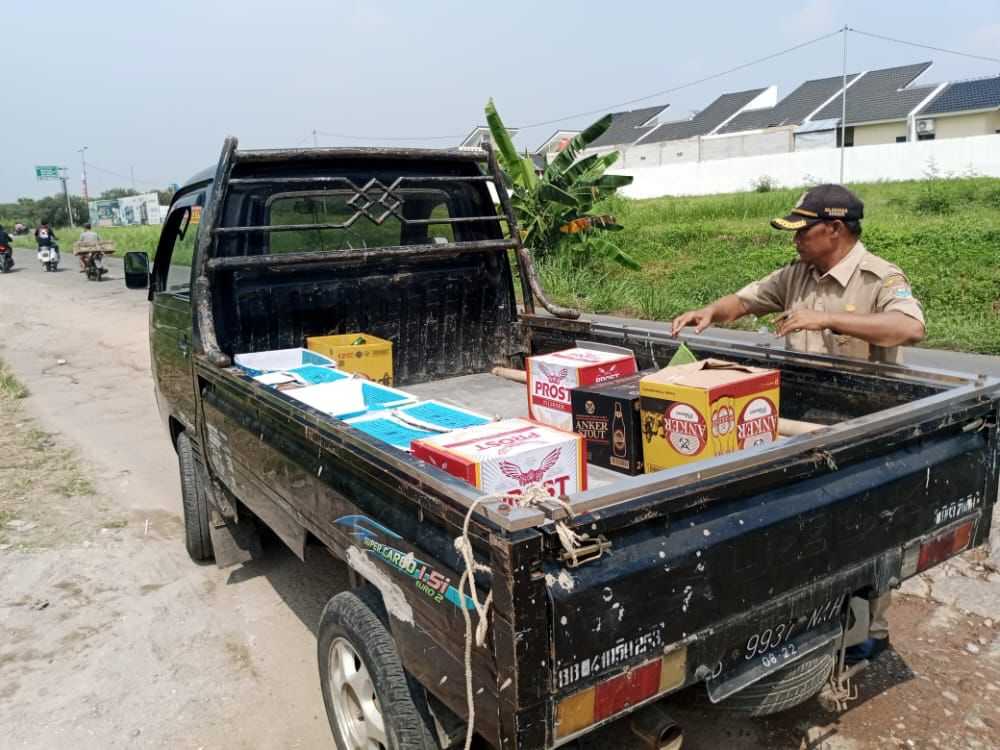 Warga Minta Karaoke di Bantaran Kali Dibongkar