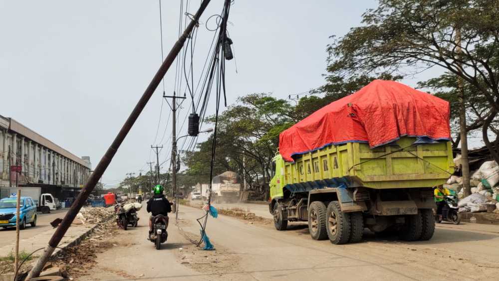 Camat Kosambi Ultimatum PLN, Akan Bongkar Paksa Puluhan Tiang Listrik di Jalan Prancis