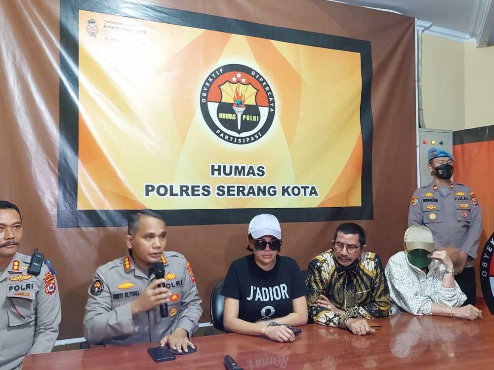 Nikita Mirzani Jalani Pemeriksaan di Polresta Serang Kota