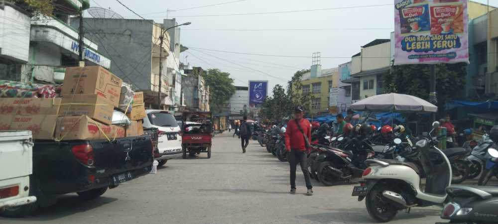 Parkir di Jalan Tirtayasa Pasar Rangkasbitung Biang Semraut