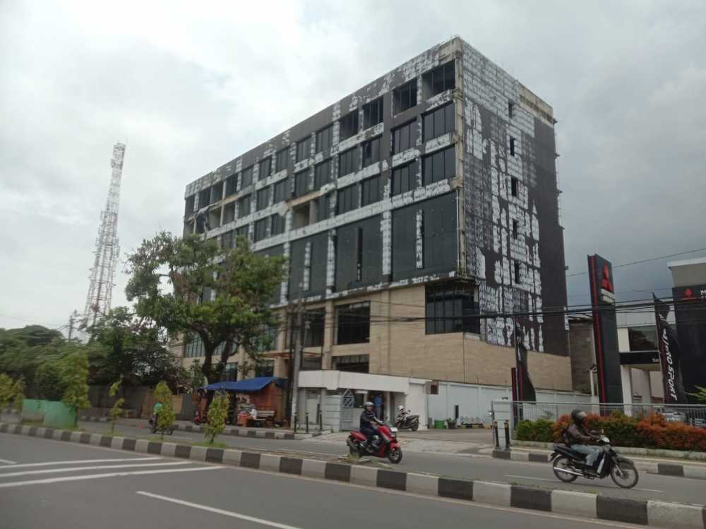 Warga Bhayangkara Baru, Kota Serang Khawatir Gedung Hotel yang Terbengkalai Roboh