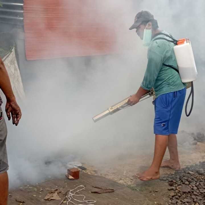 Cegah DBD Pasca Musim Hujan, Warga Salembaran Jaya Lakukan Bersih Lingkungan