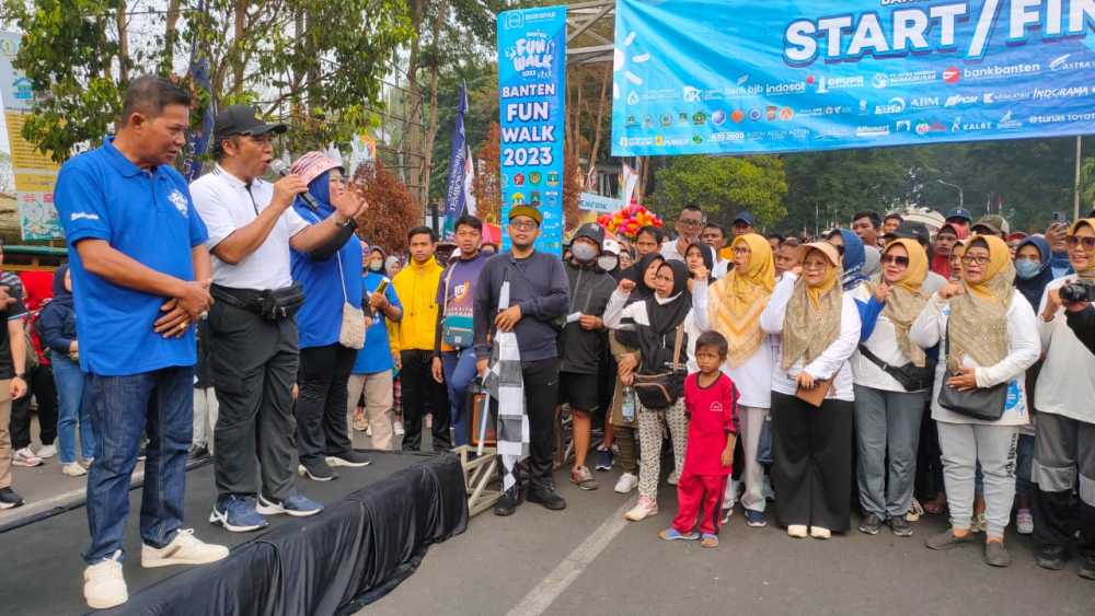 Ribuan Warga Ramai-ramai Ikuti Banten Fun Walk Pokja Wartawan Banten