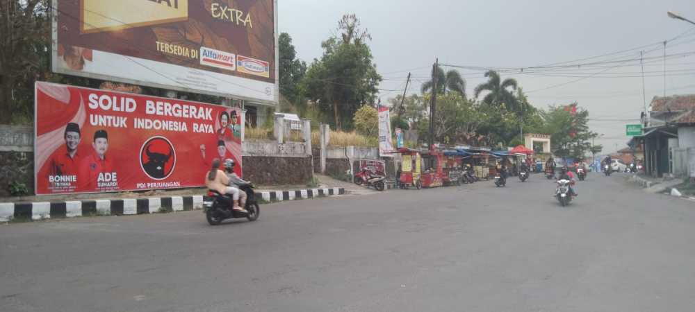 Penertiban Baliho Peserta Pemilu, Bawaslu Lebak Dituding Tebang pilih