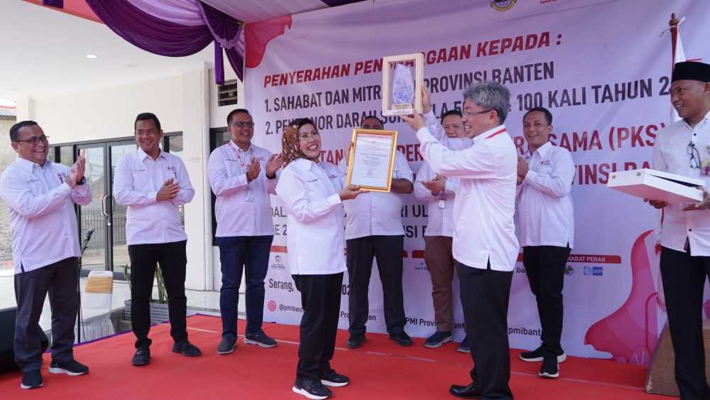 PMI Banten Beri Penghargaan Pendonor Darah 50 Kali, 75 Kali, dan 100 Kali, 13 Instansi Ini Juga Dapat