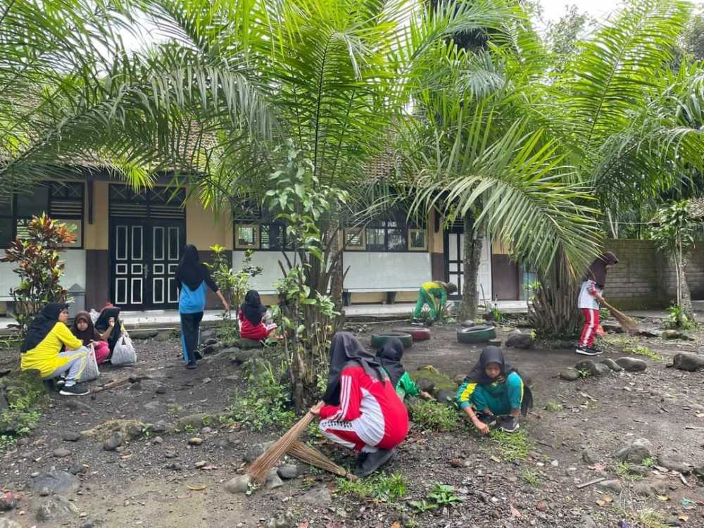 SDN II Curug Biasakan Siswa Menjaga Kebersihan Sekolah, Ini Tujuan ke Depannya