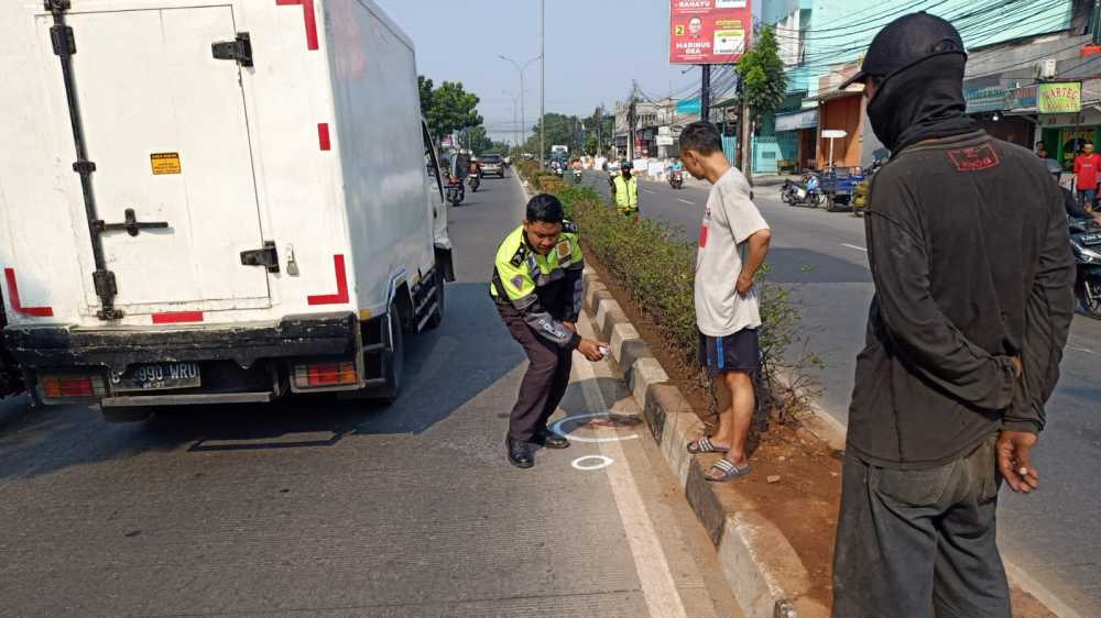 Nyebrang Jalan, Ibu Gendong Anak Tewas Tertabrak Motor, Anak Selamat