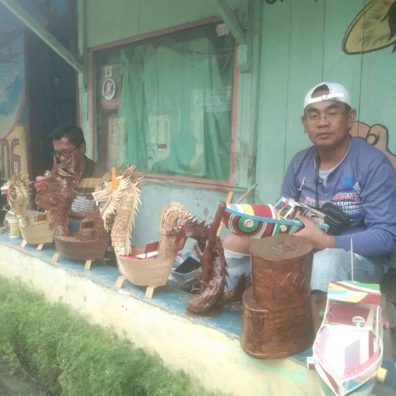 Laris, Hiasan Naga Milik Dadang Dipesan Hingga Luar Kota