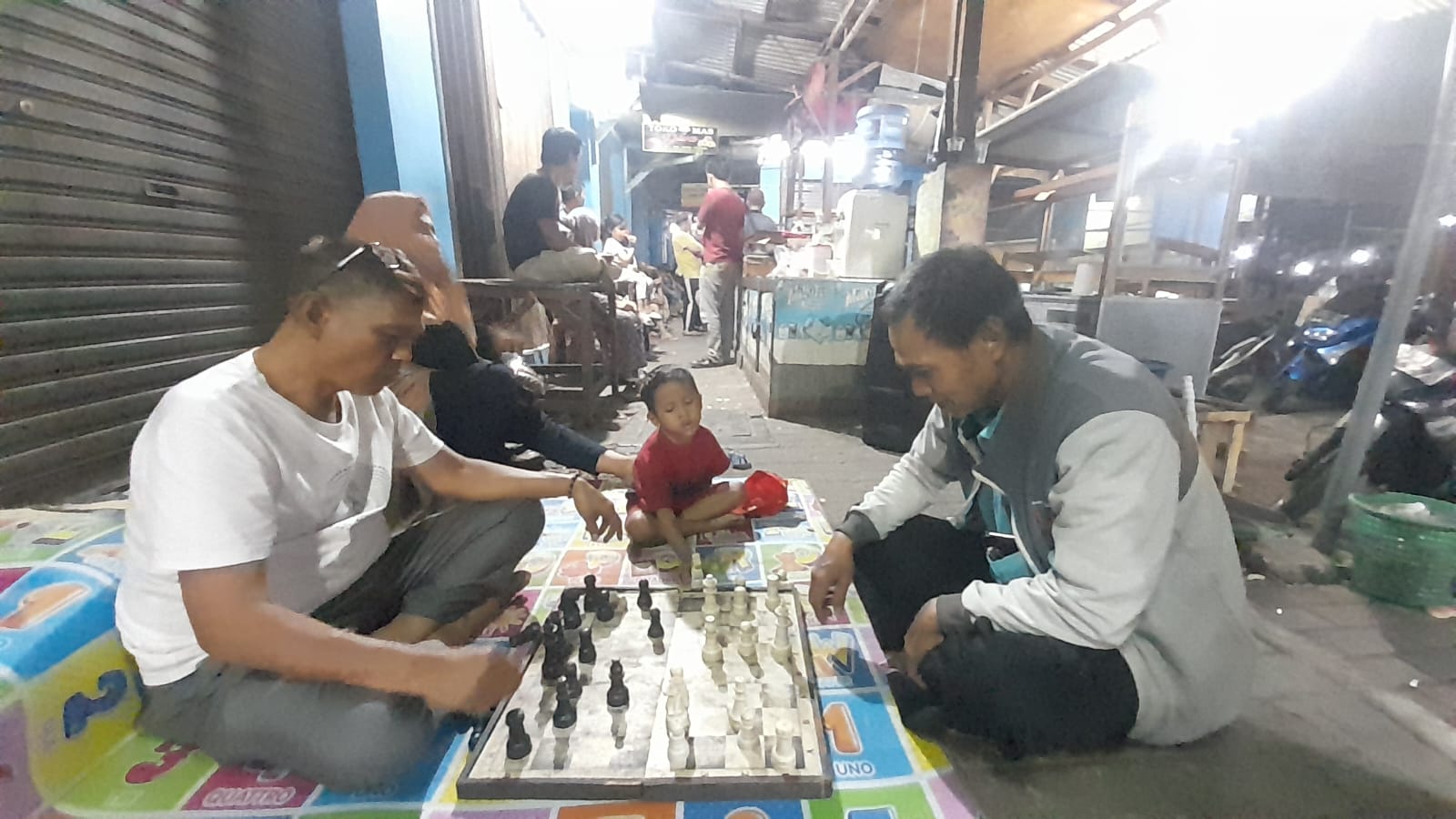 Pedagang Ronda di Pasar Kuta Bumi, Ini Alasannya