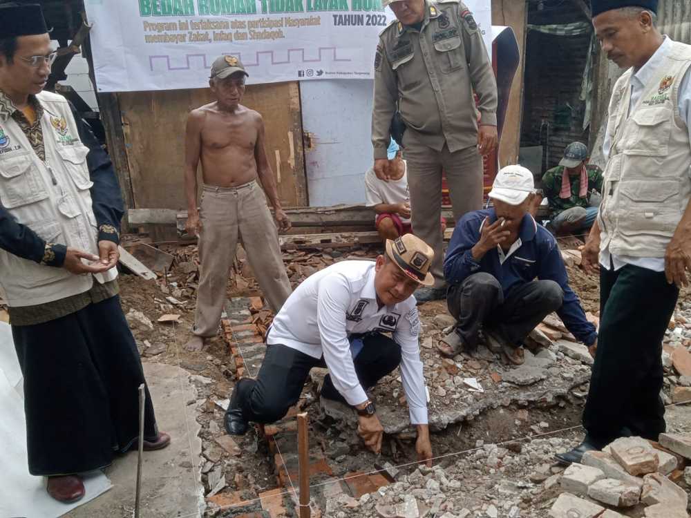 Baznas Kosambi Bedah Dua Rumah Warga