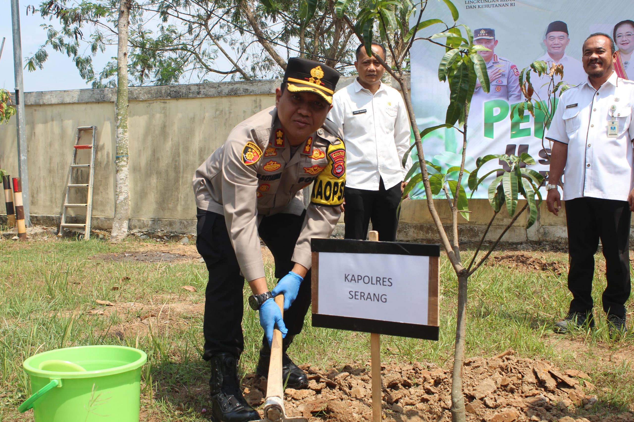 Polres Serang Tanam 1500 Pohon