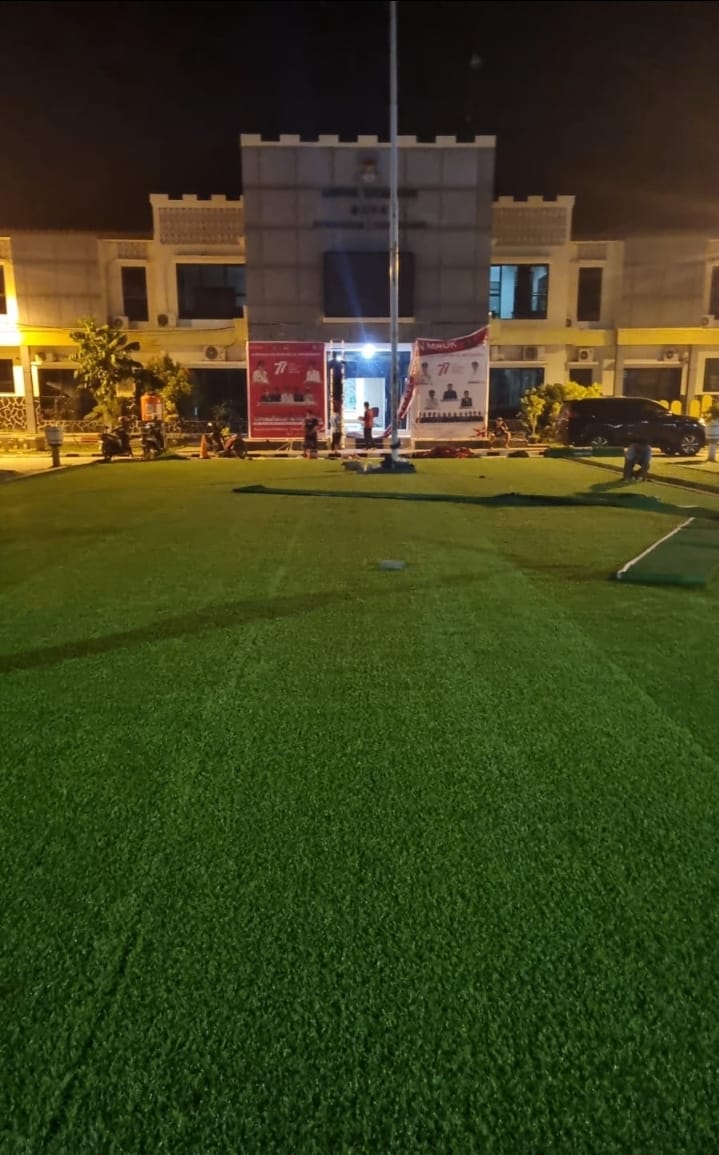 Lapangan Kecamatan Mauk Dipasangi Rumput Sintetis