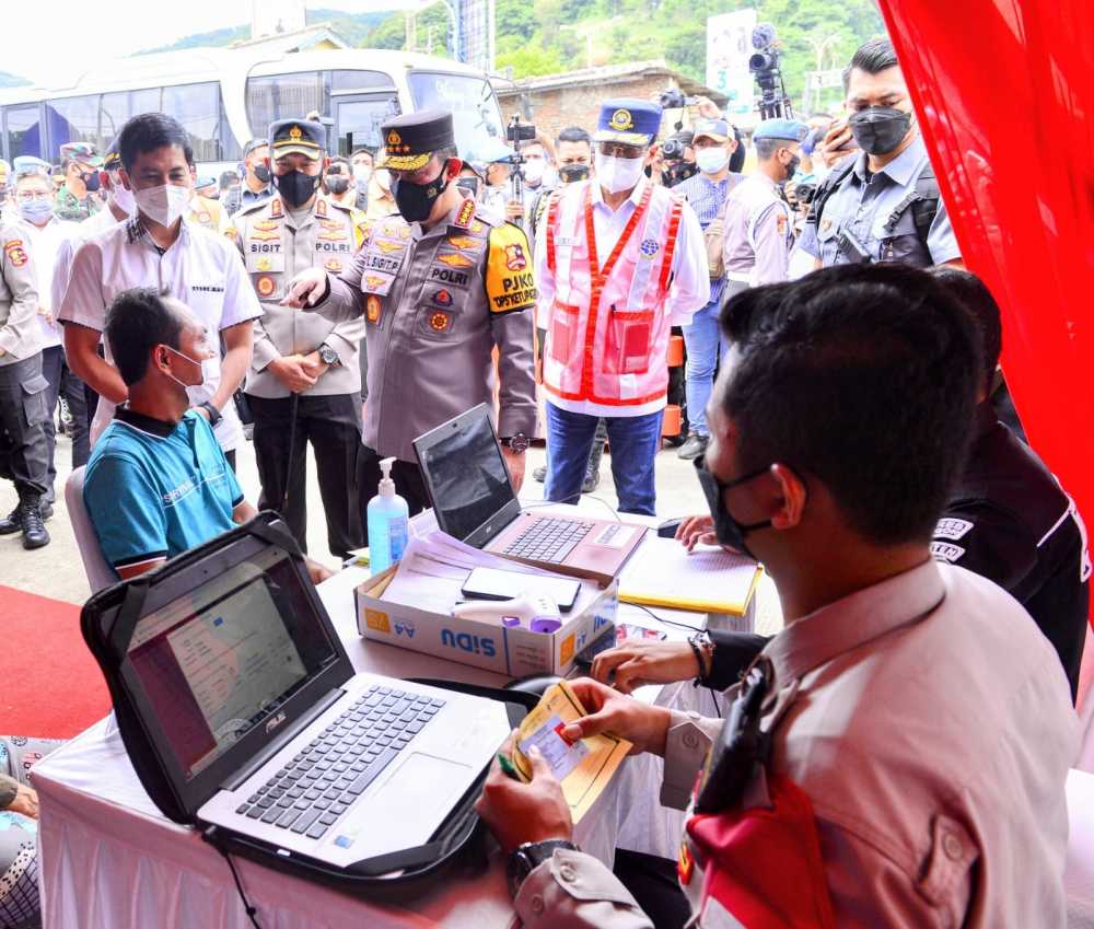 Merak Mulai Padat Pemudik, Tiket Dicek di Atas Kapal