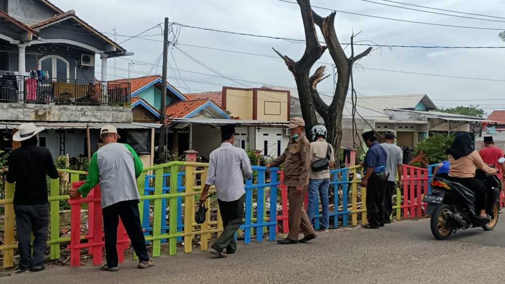 Warga Rawa Rengas Bangun Pagar Antisipasi Bangli