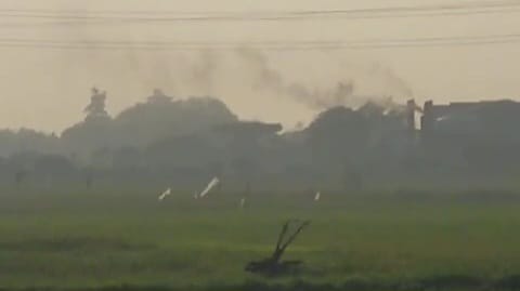 Mencium Bau Menyengat, Warga Rekam Asap dari Kawasan Akong